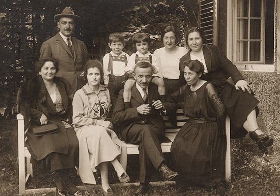 Medi, Grischa Datnowsky, Tania (?), Ascher Mallah, Lea, Ronya, Bertha, Uly and Gisy. Thuringia, 1922.