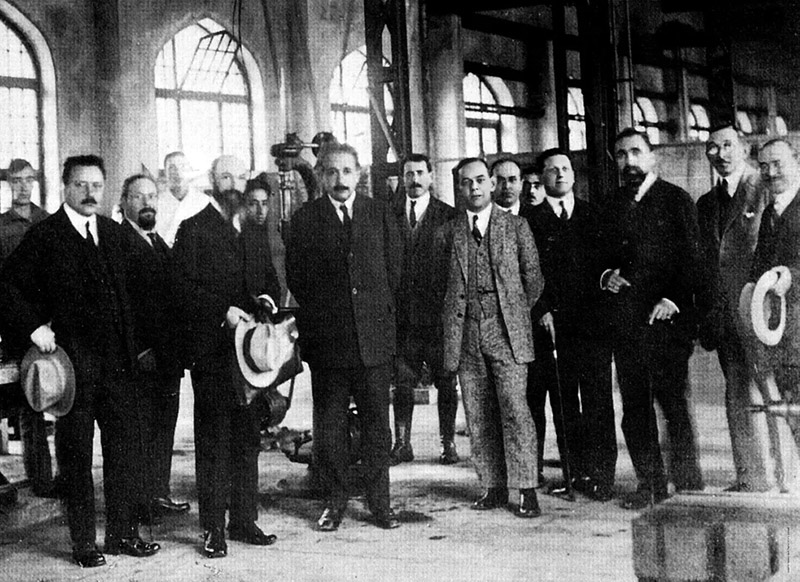 Auerbach Elias family with Lea, 1910.jpg