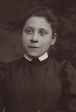 Bertha Datnowsky, 1897 or 1898