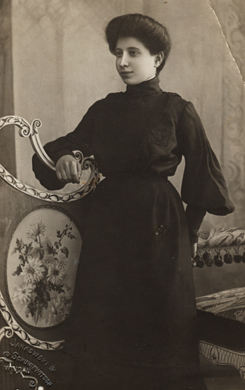 Ronya in Windau, Latvia, 1909