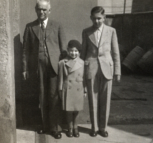Max Frankel with Leo Katz and Yitzhak - 1937