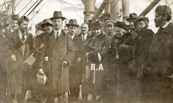 Ronya Abraham with Vladimir Jabotinksy's mother and Dr. Katznelson. Cospoli.